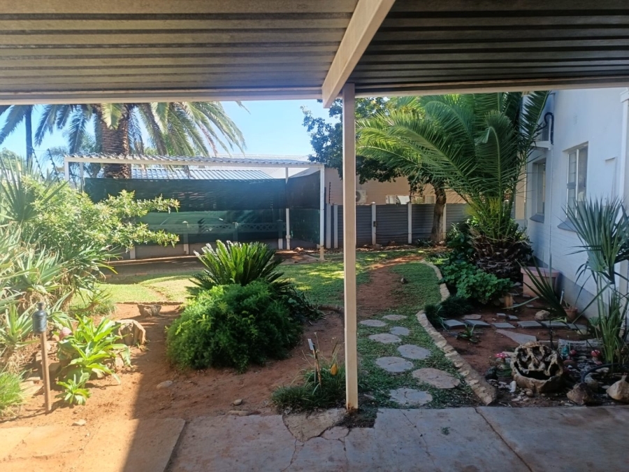 4 Bedroom Property for Sale in Heuwelsig Northern Cape